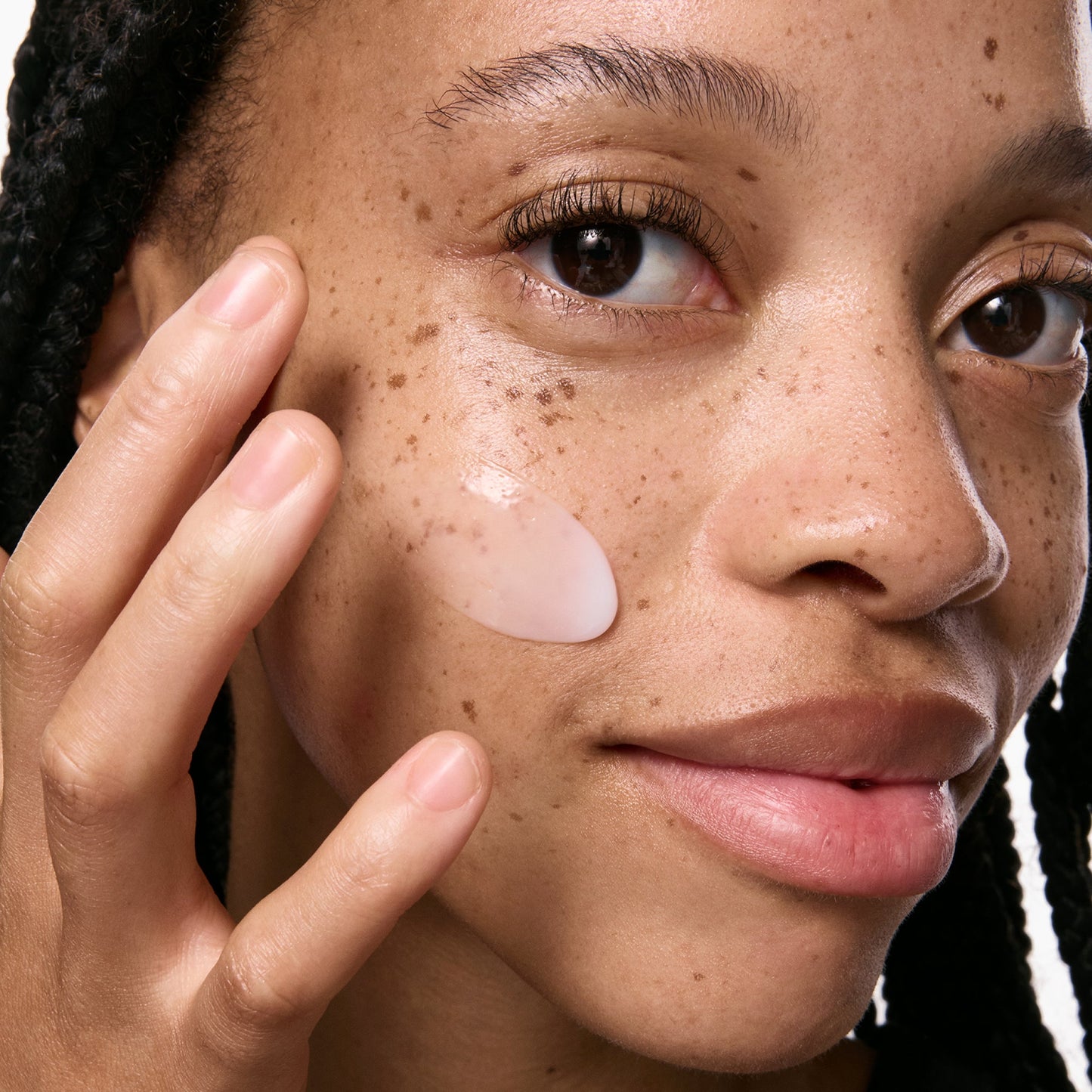 vitamin-b-c-and-e-moisturizer-i6 VitBC_E_ModelGoopMacro_2000x2000_bc64d363-139d-4699-88a9-2e0b1942763a.jpg